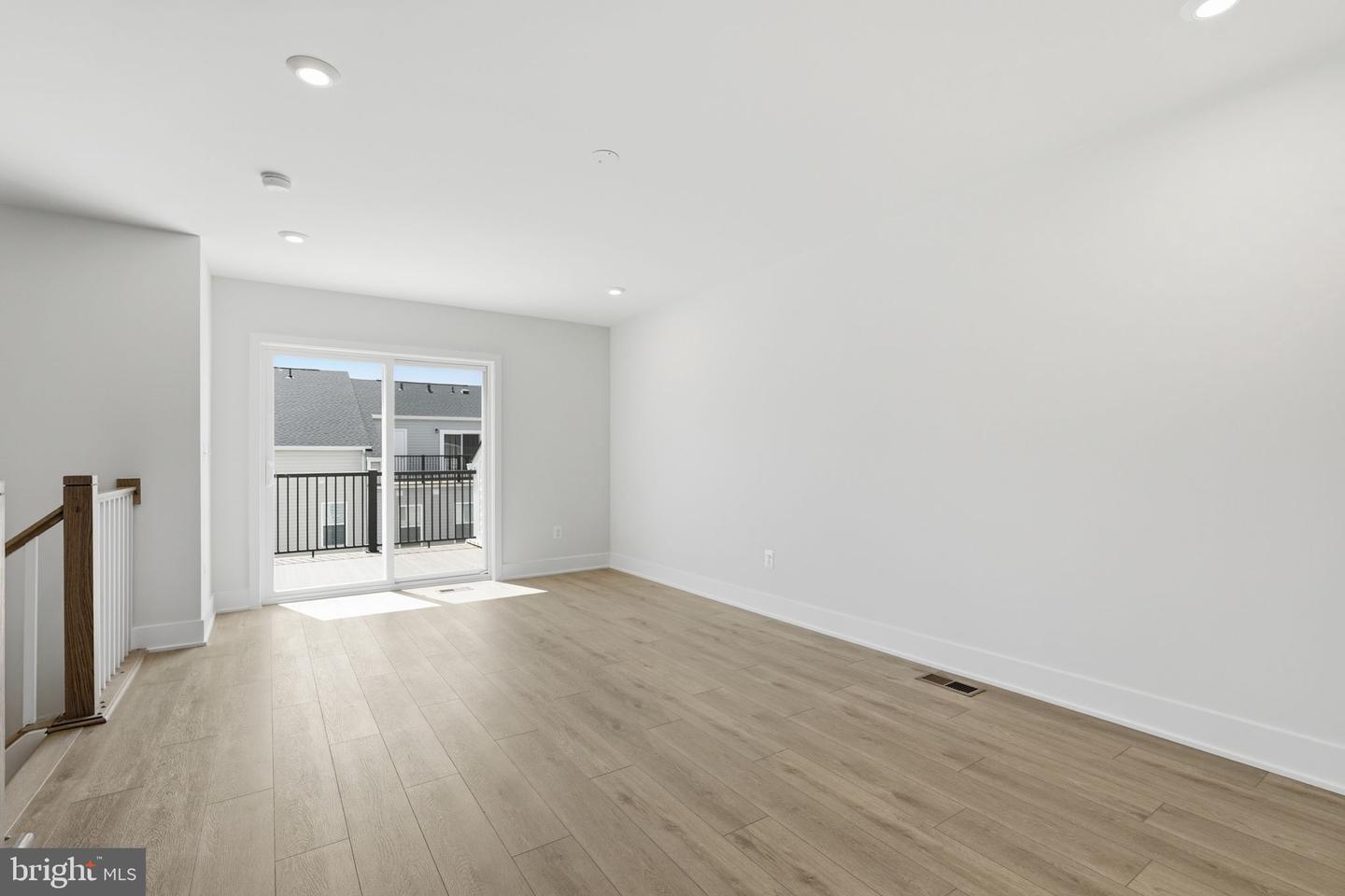 42200 Shining Star Sq Property Photo 14