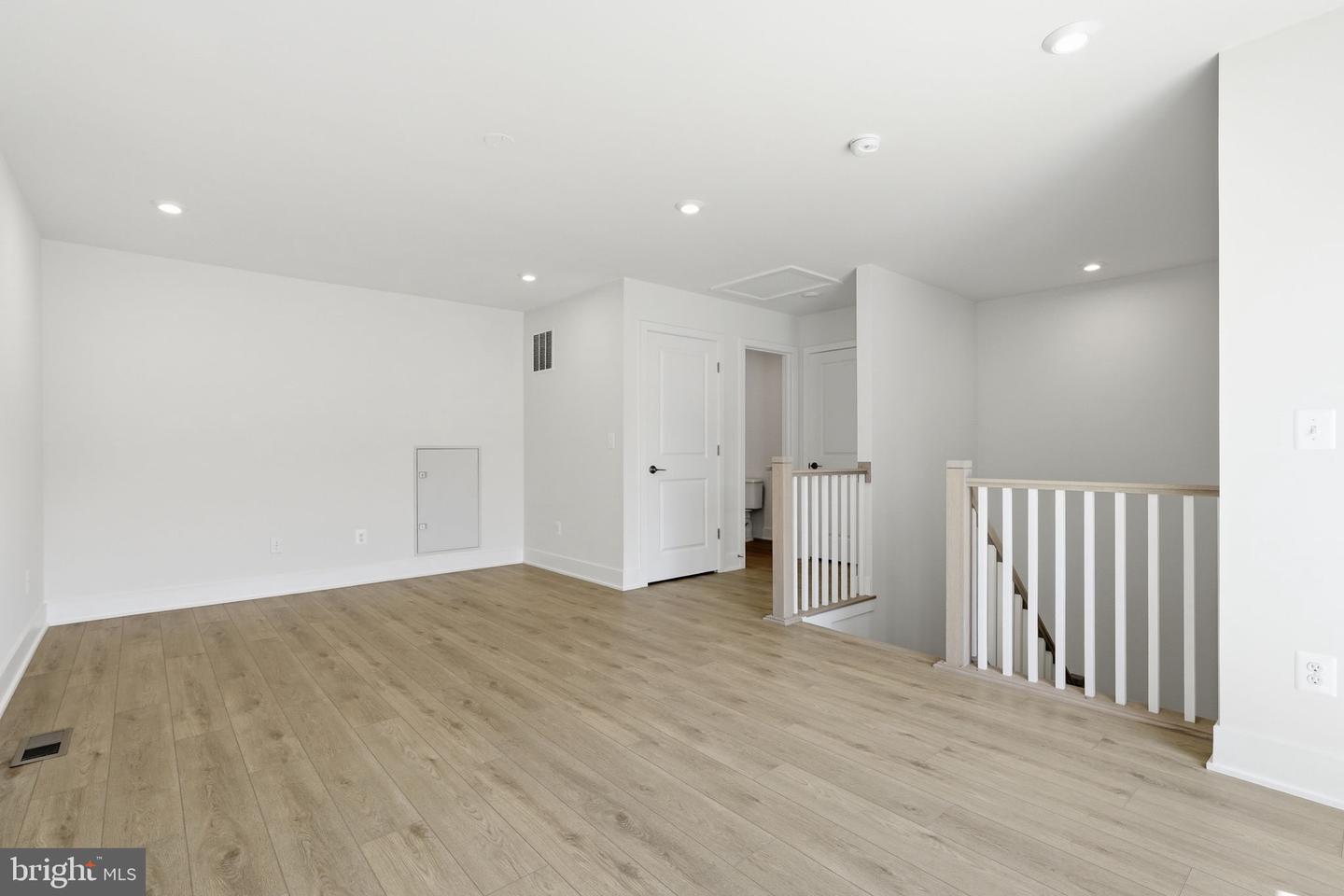 42200 Shining Star Sq Property Photo 15