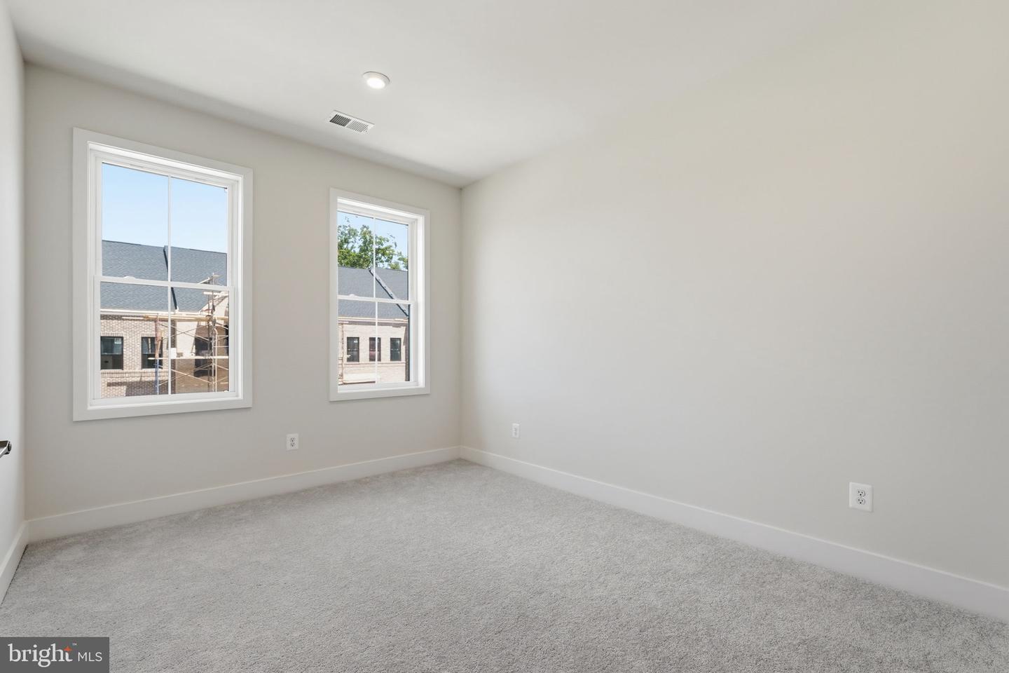 42200 Shining Star Sq Property Photo 17