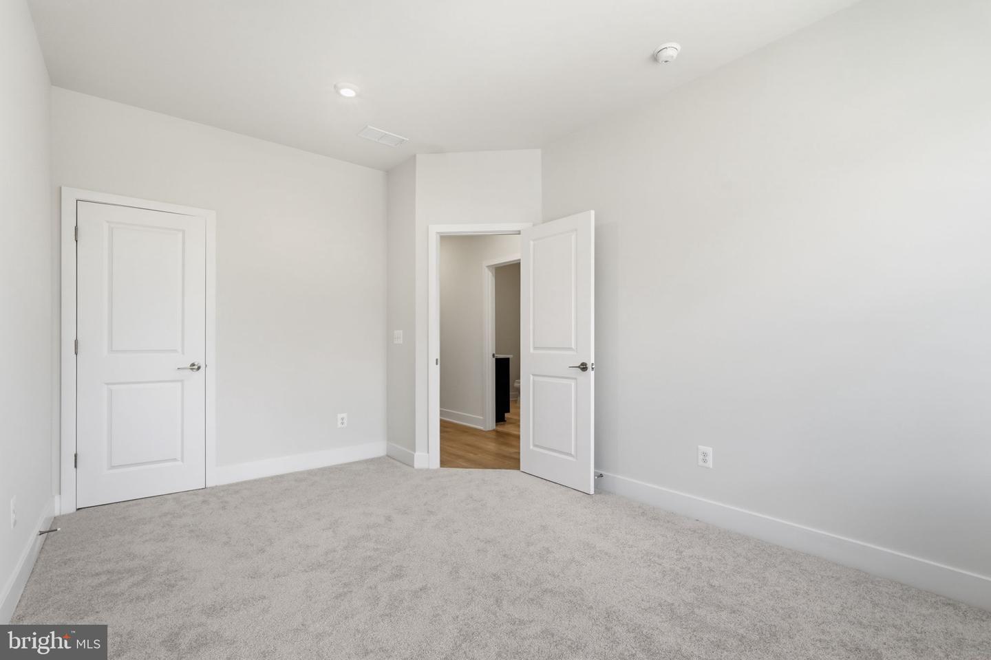 42200 Shining Star Sq Property Photo 18