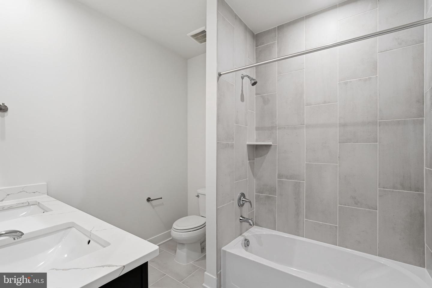 42200 Shining Star Sq Property Photo 19