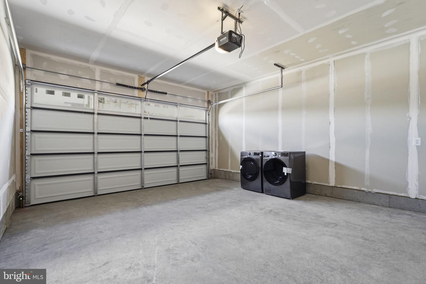 42200 Shining Star Sq Property Photo 22