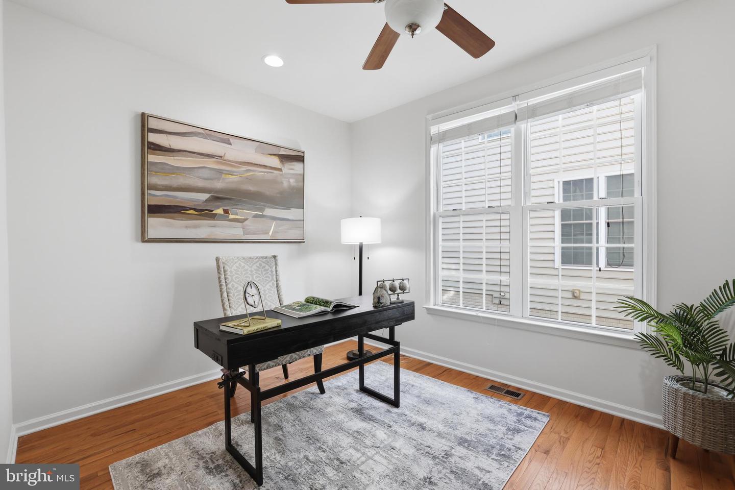 25209 Eisenhower Dr Property Photo 24