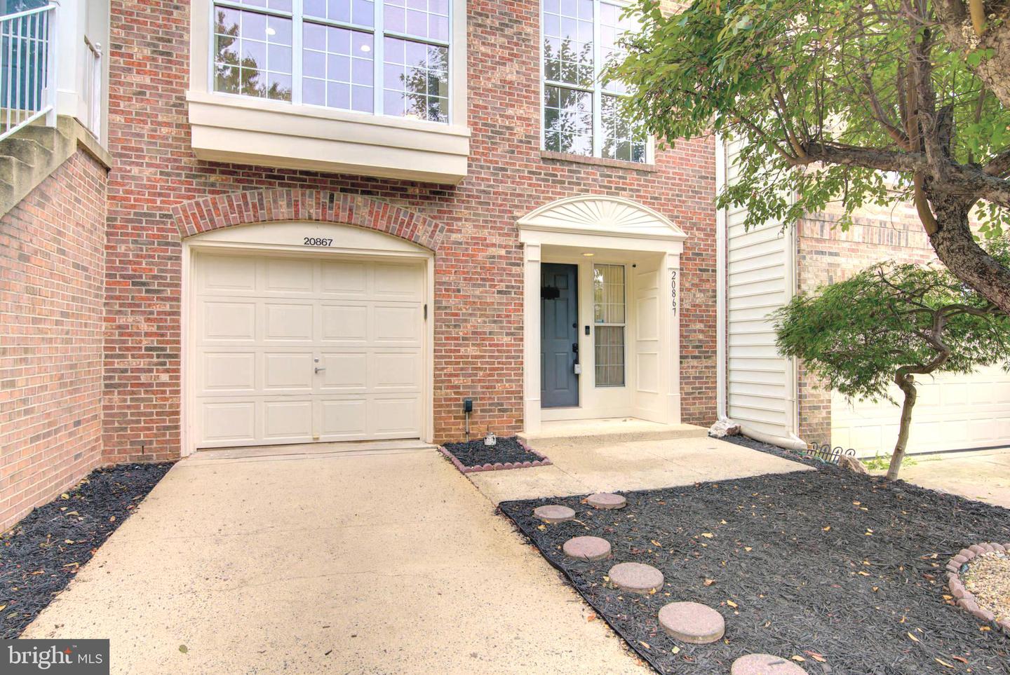 20867 Trinity Sq Property Photo 1