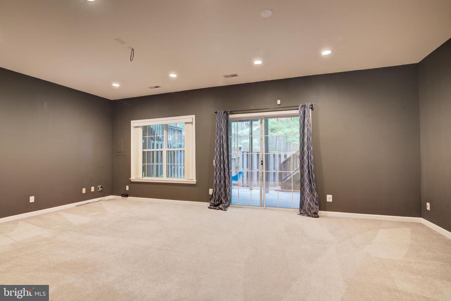 20867 Trinity Sq Property Photo 5