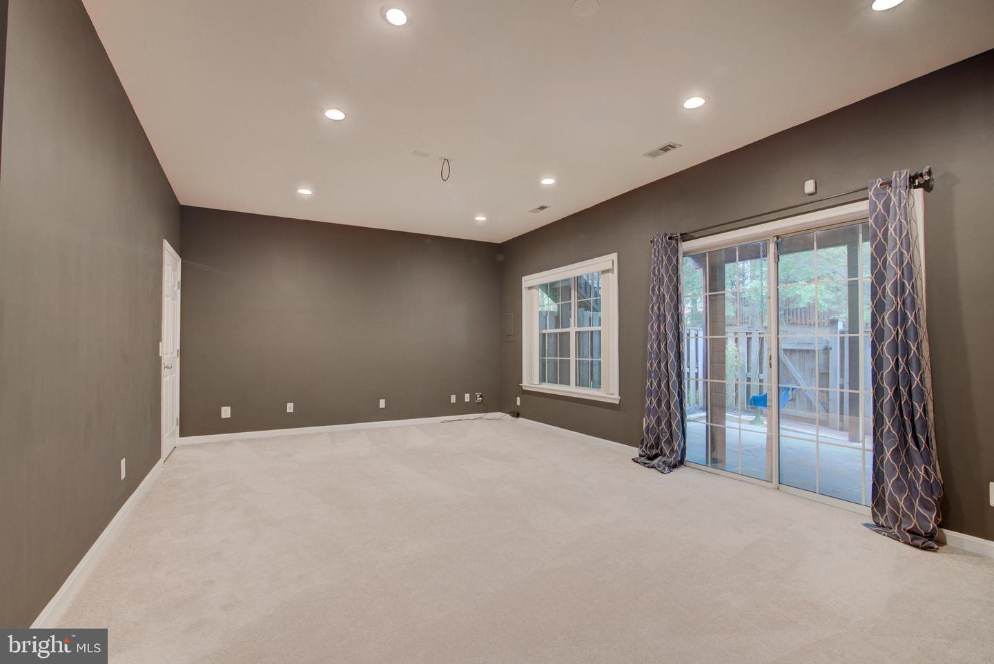 20867 Trinity Sq Property Photo 6