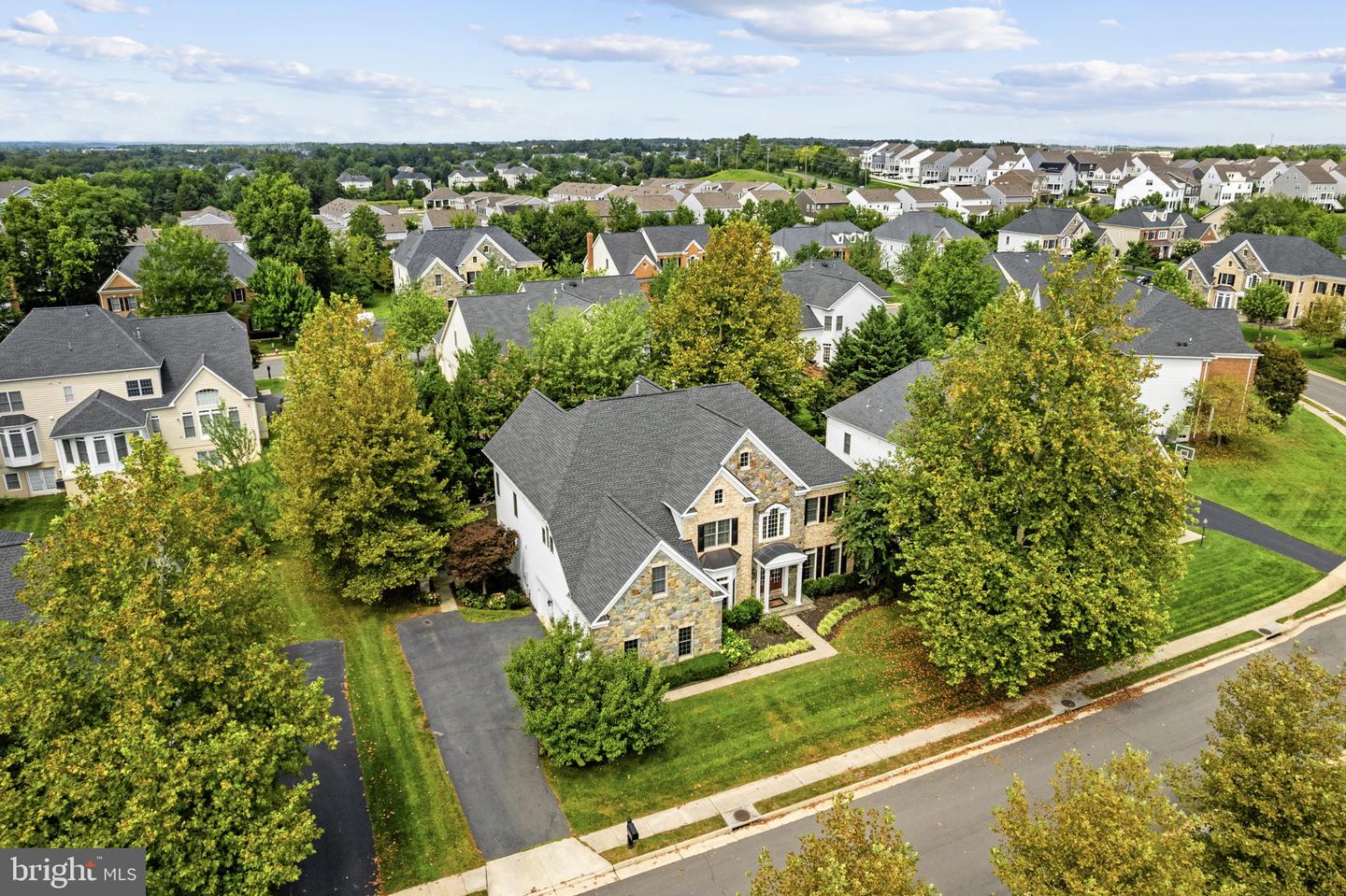 25717 Summerbank Ct Property Photo 4