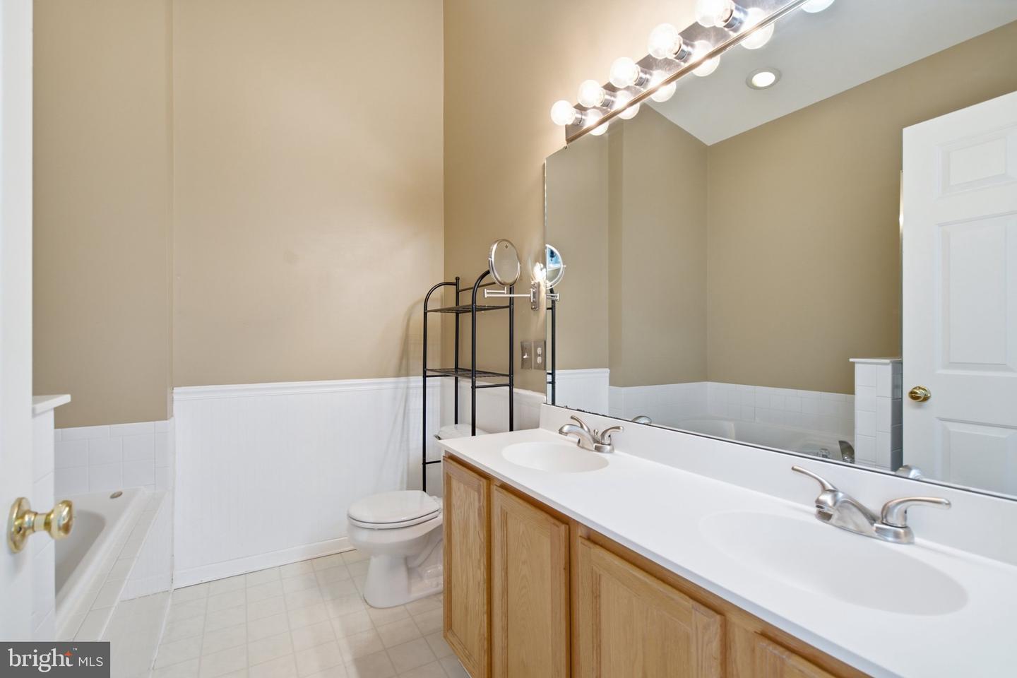 46670 Cavendish Sq Property Photo 16