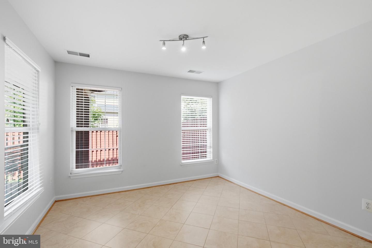 46670 Cavendish Sq Property Photo 22