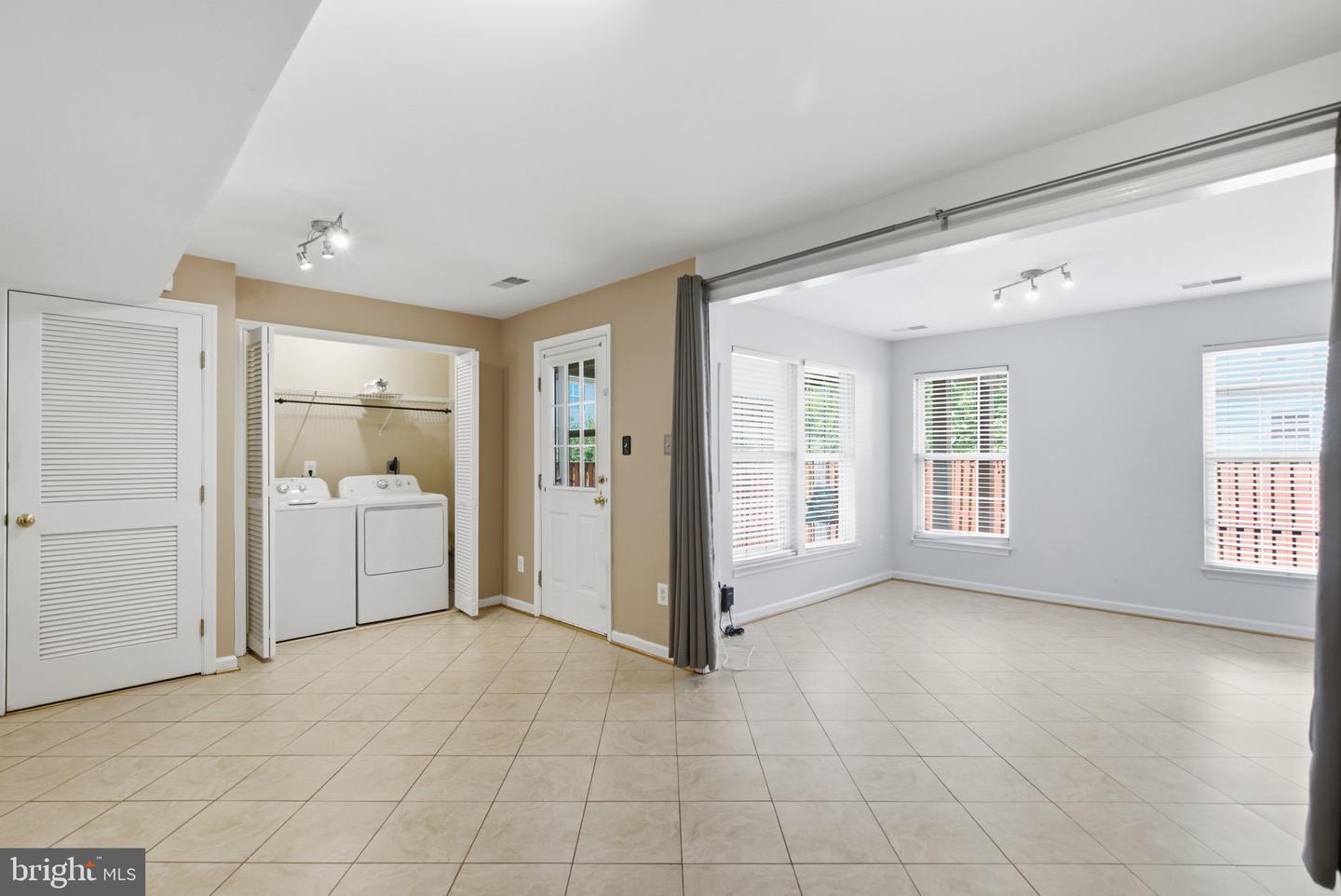 46670 Cavendish Sq Property Photo 26