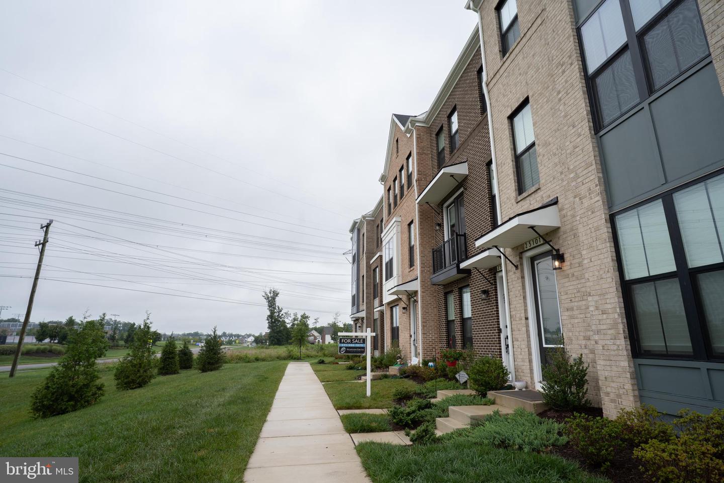 23099 Growler Sq Property Photo 4