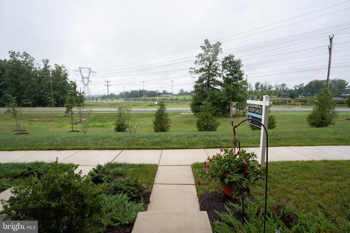 23099 Growler Sq Property Photo 6