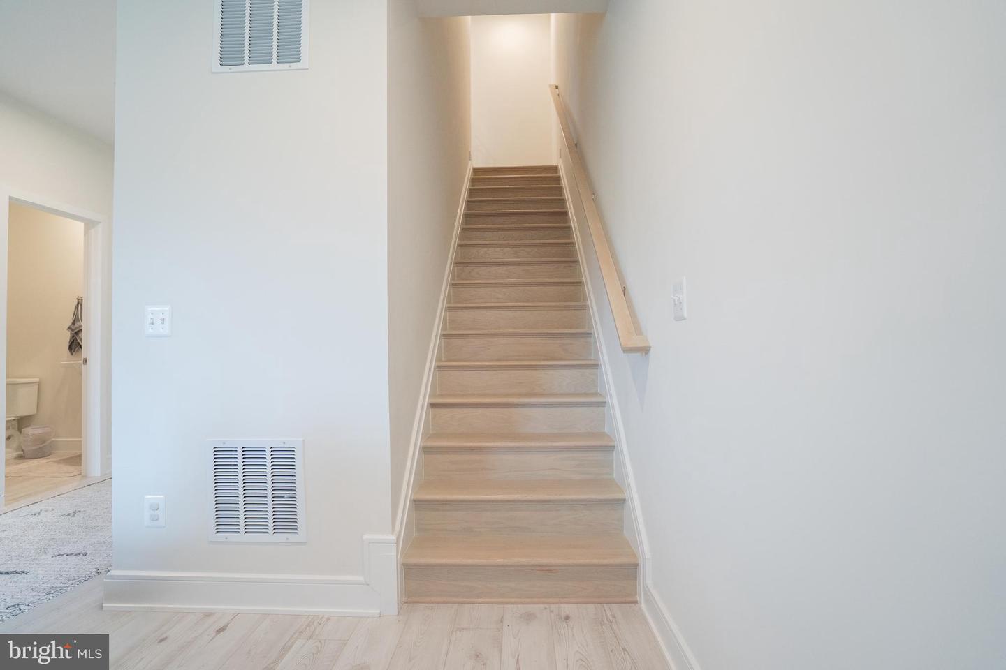 23099 Growler Sq Property Photo 8