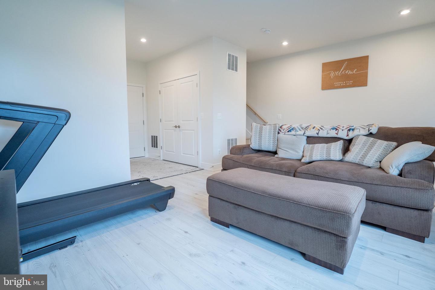 23099 Growler Sq Property Photo 10