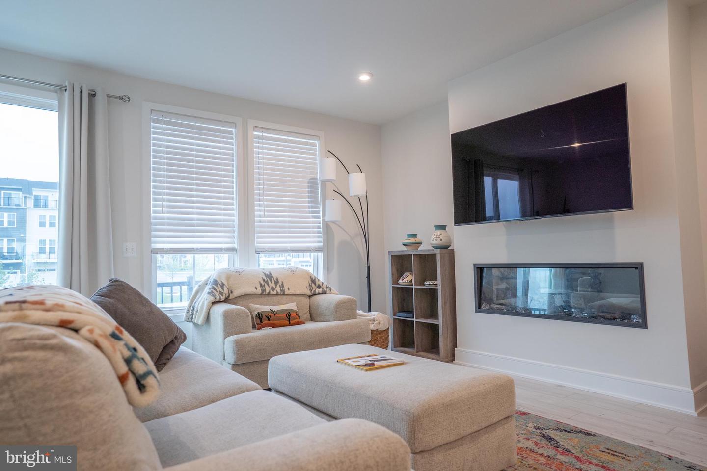 23099 Growler Sq Property Photo 11