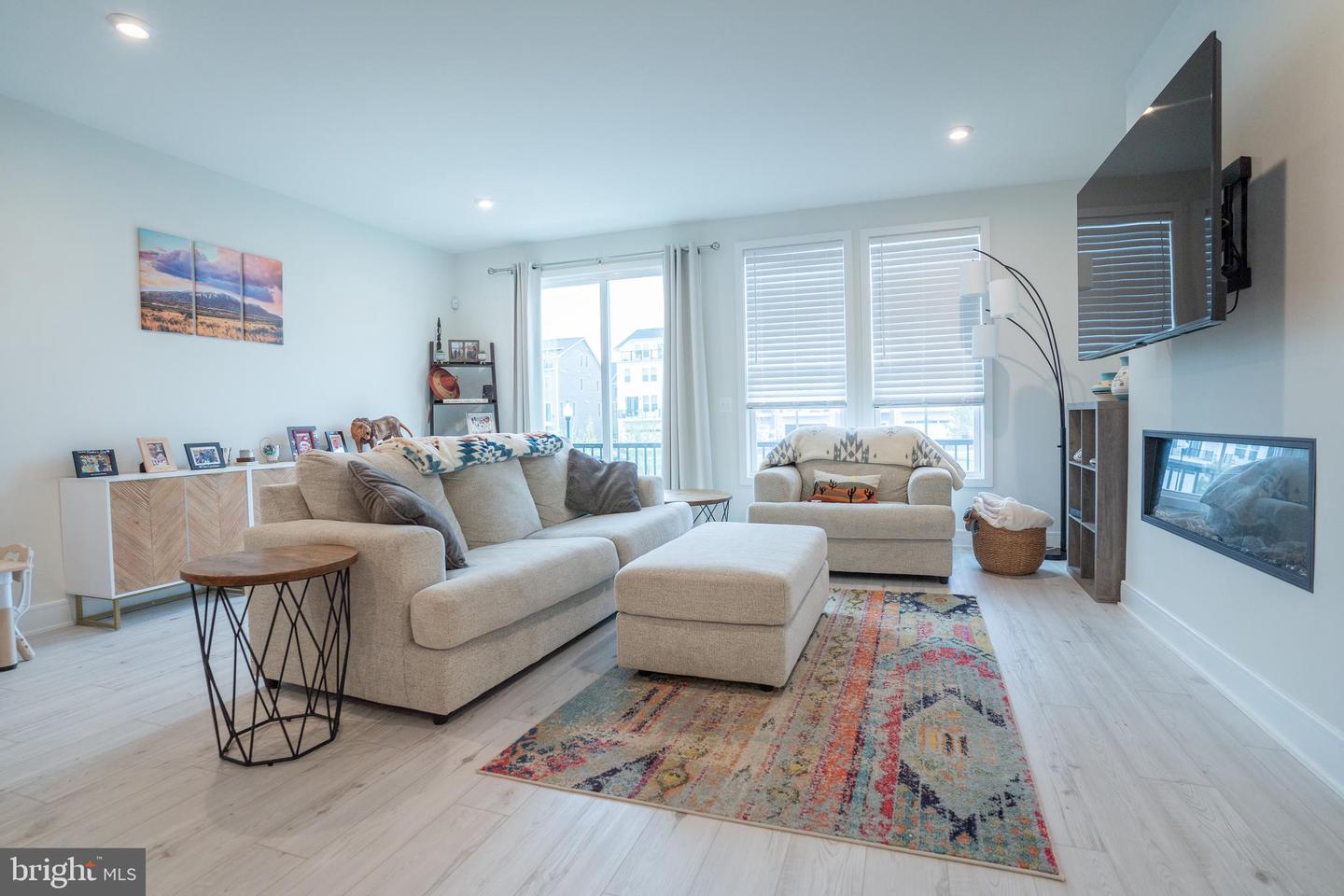 23099 Growler Sq Property Photo 12