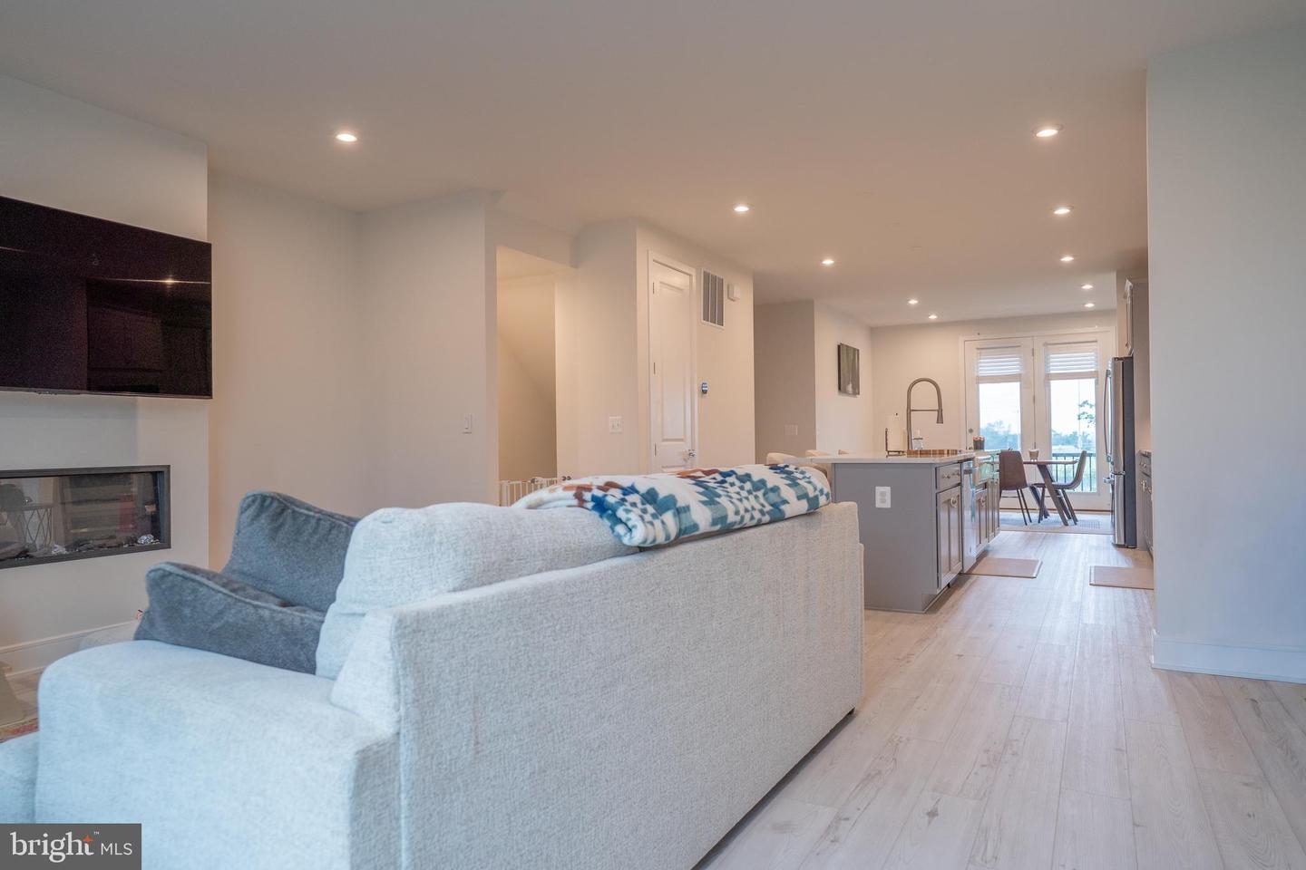 23099 Growler Sq Property Photo 13