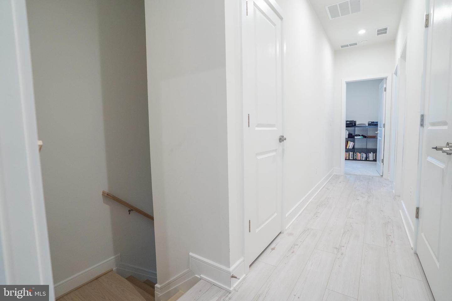 23099 Growler Sq Property Photo 27