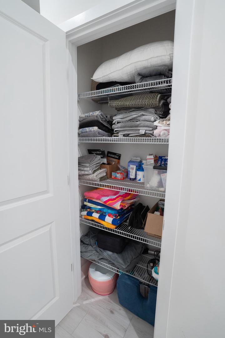 23099 Growler Sq Property Photo 48