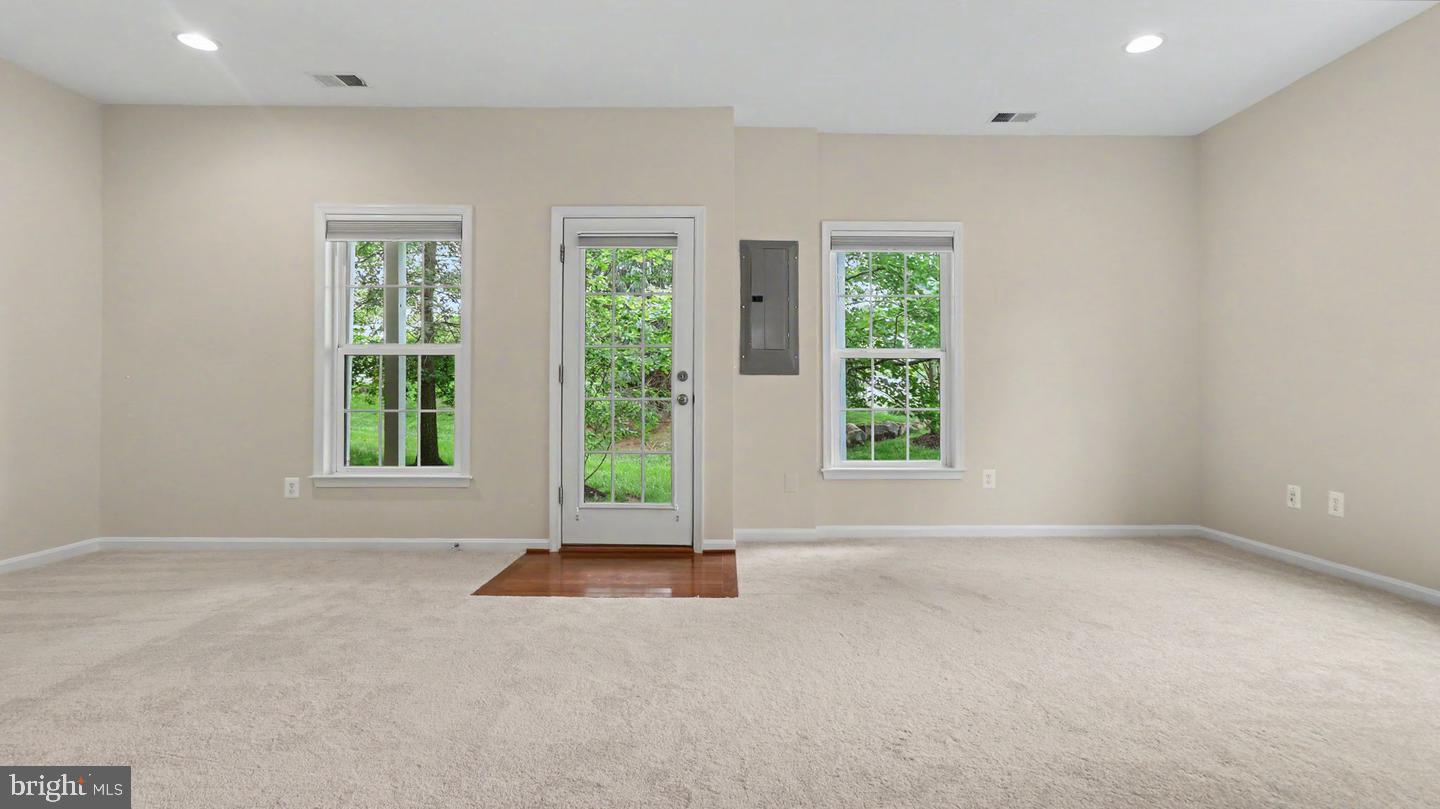 42371 Trellis Sq Property Photo 8