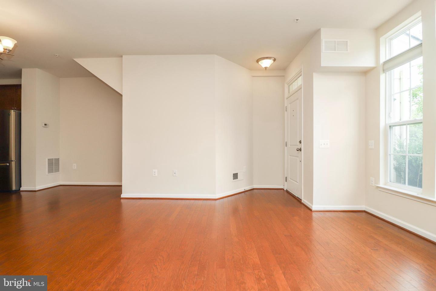 43520 Stonecliff Ter Property Photo 11
