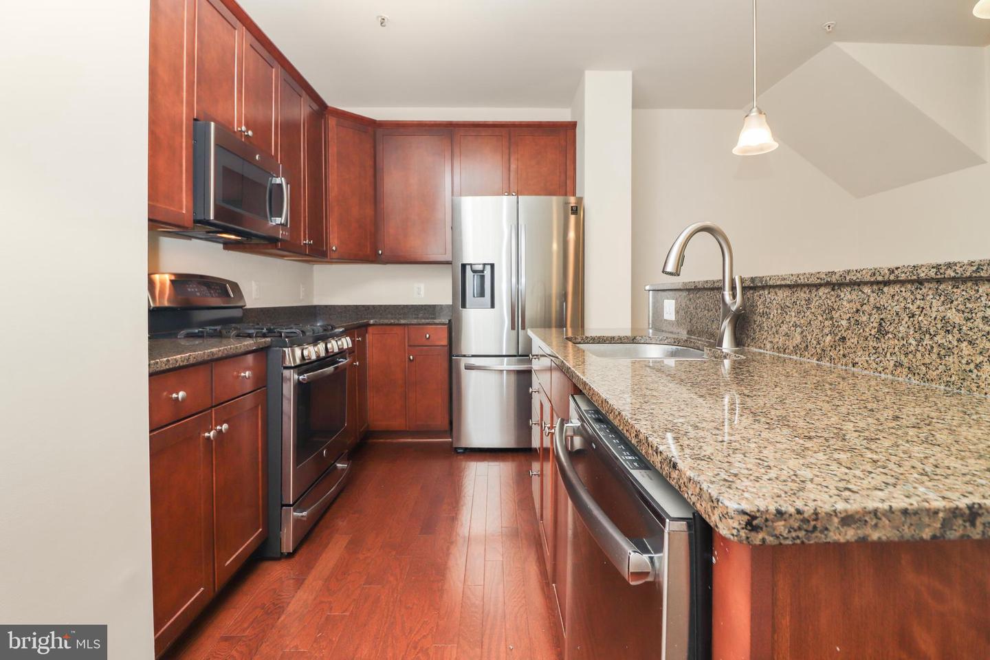 43520 Stonecliff Ter Property Photo 16