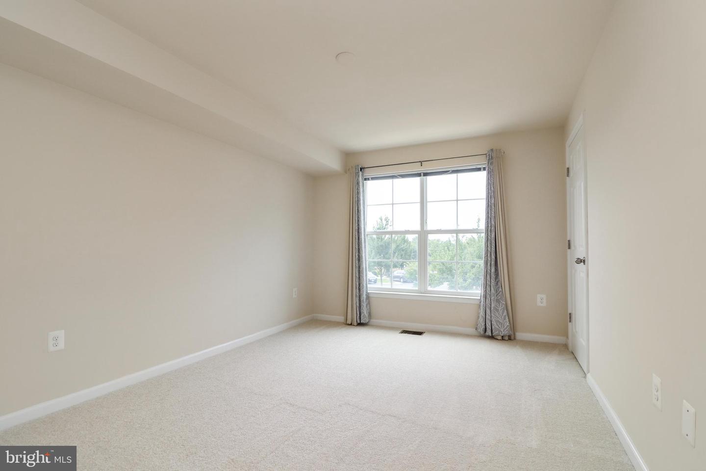 43520 Stonecliff Ter Property Photo 37