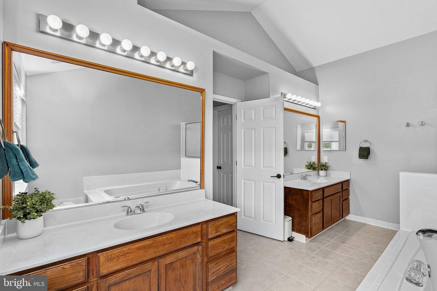 20358 Flushing Meadows Ct Property Photo 27