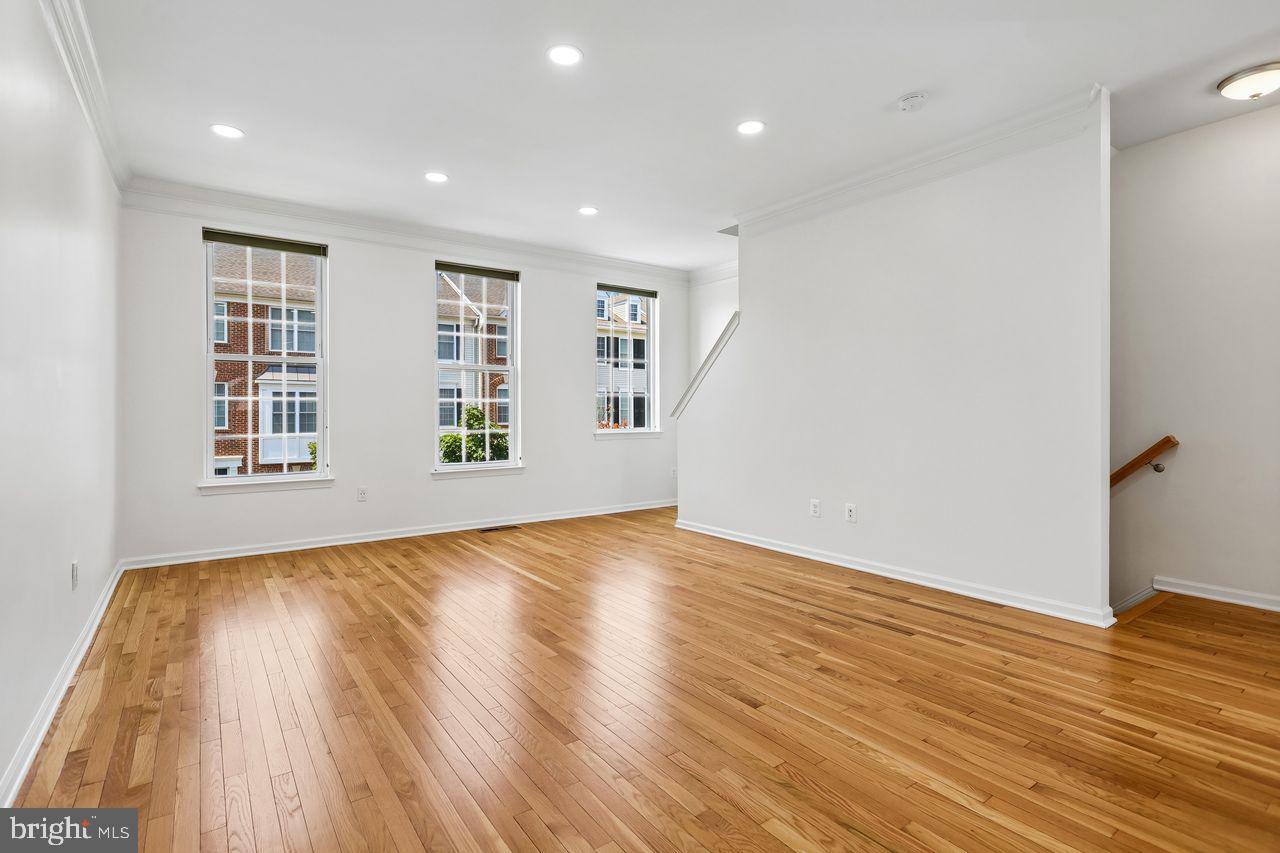 25114 Mcbryde Ter Property Photo 6