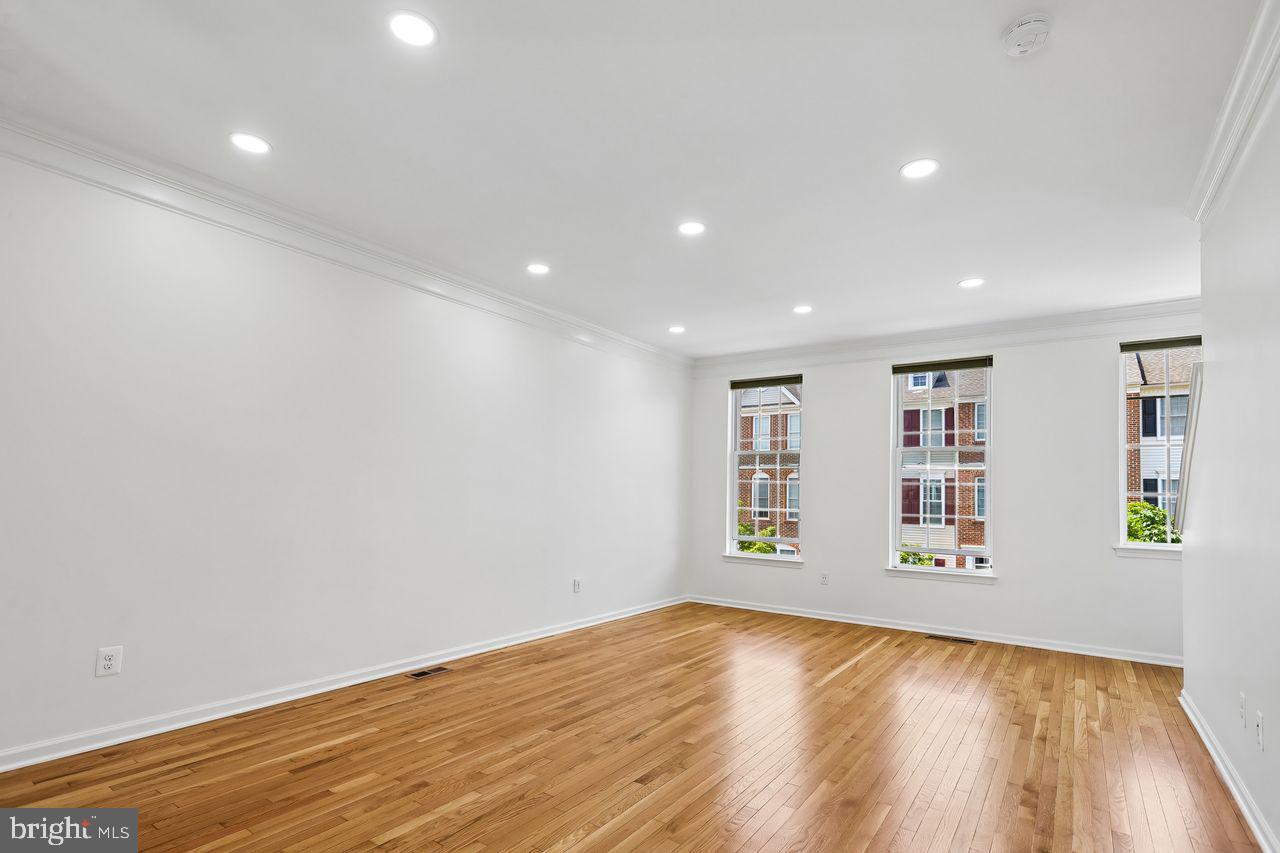25114 Mcbryde Ter Property Photo 7