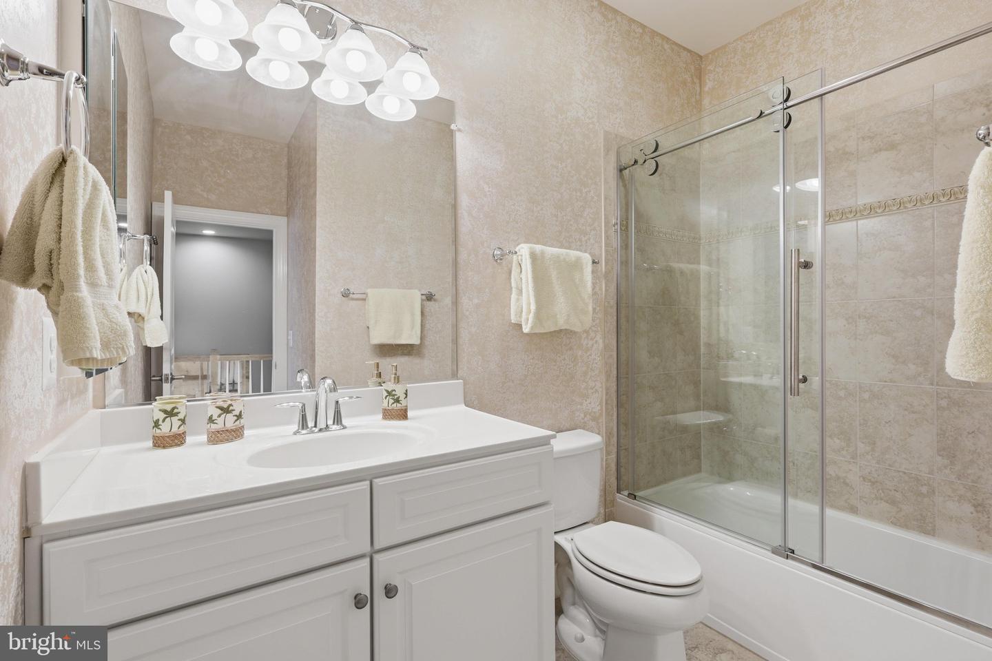 20200 Center Brook Sq Property Photo 28