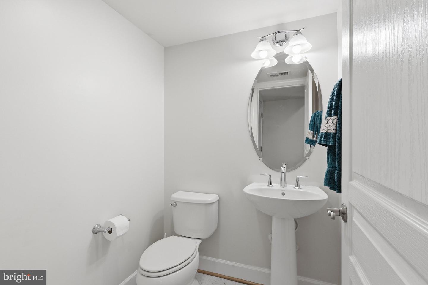 20200 Center Brook Sq Property Photo 30