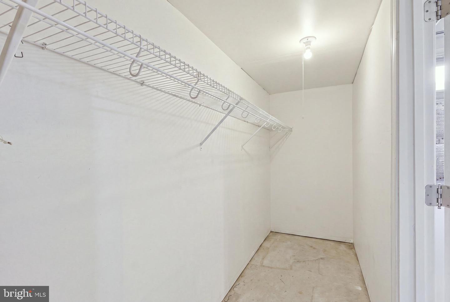 20200 Center Brook Sq Property Photo 31