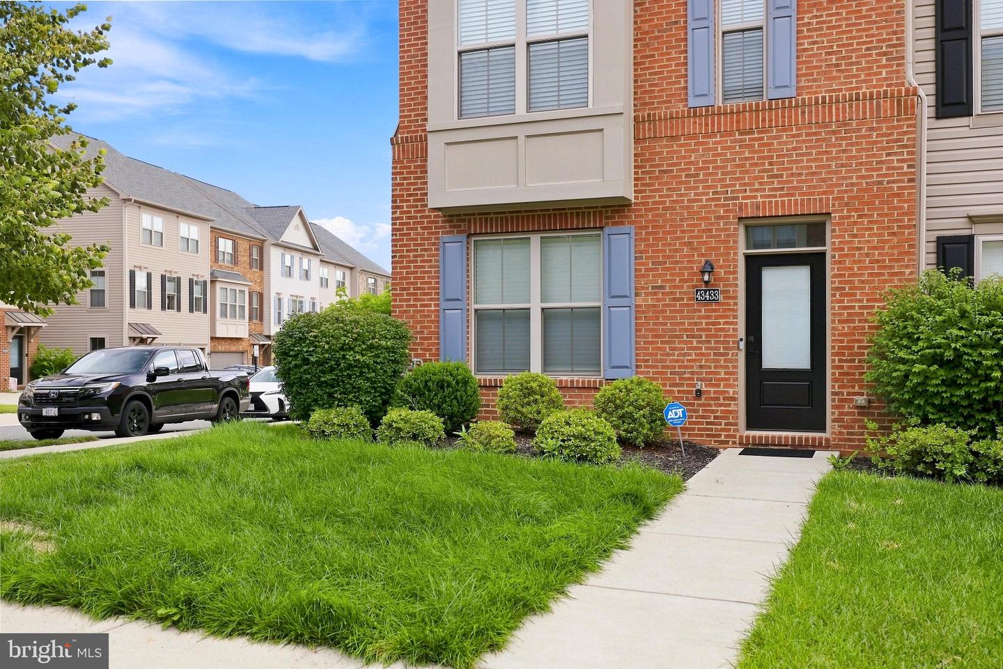 43433 Robey Sq Property Photo 2
