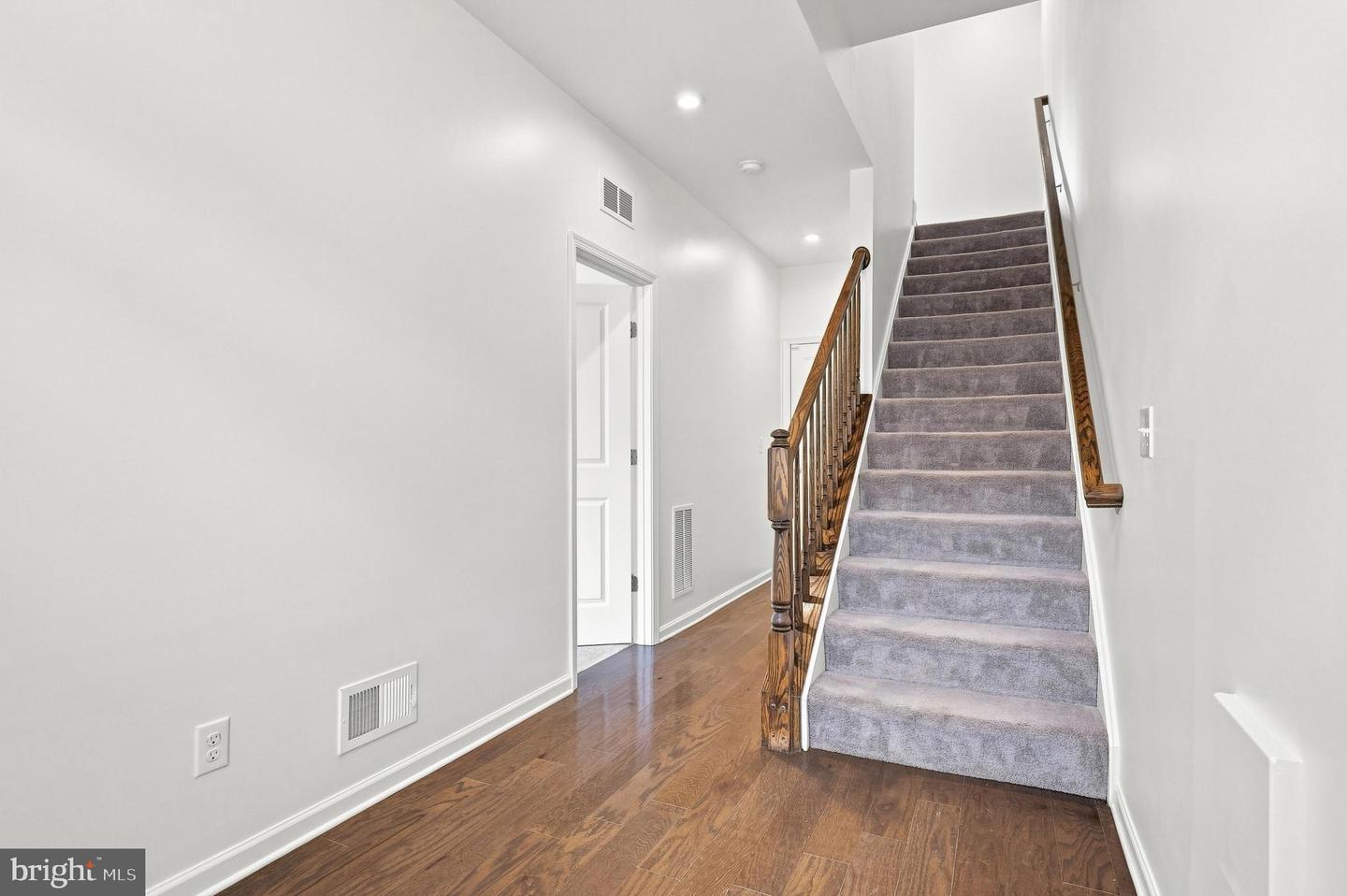 43433 Robey Sq Property Photo 5