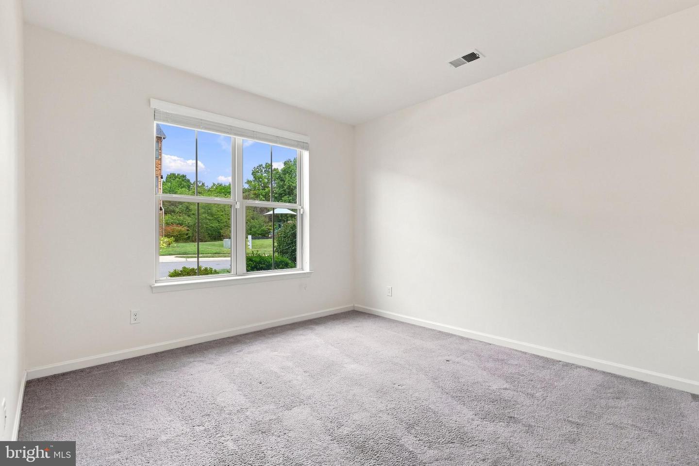 43433 Robey Sq Property Photo 6