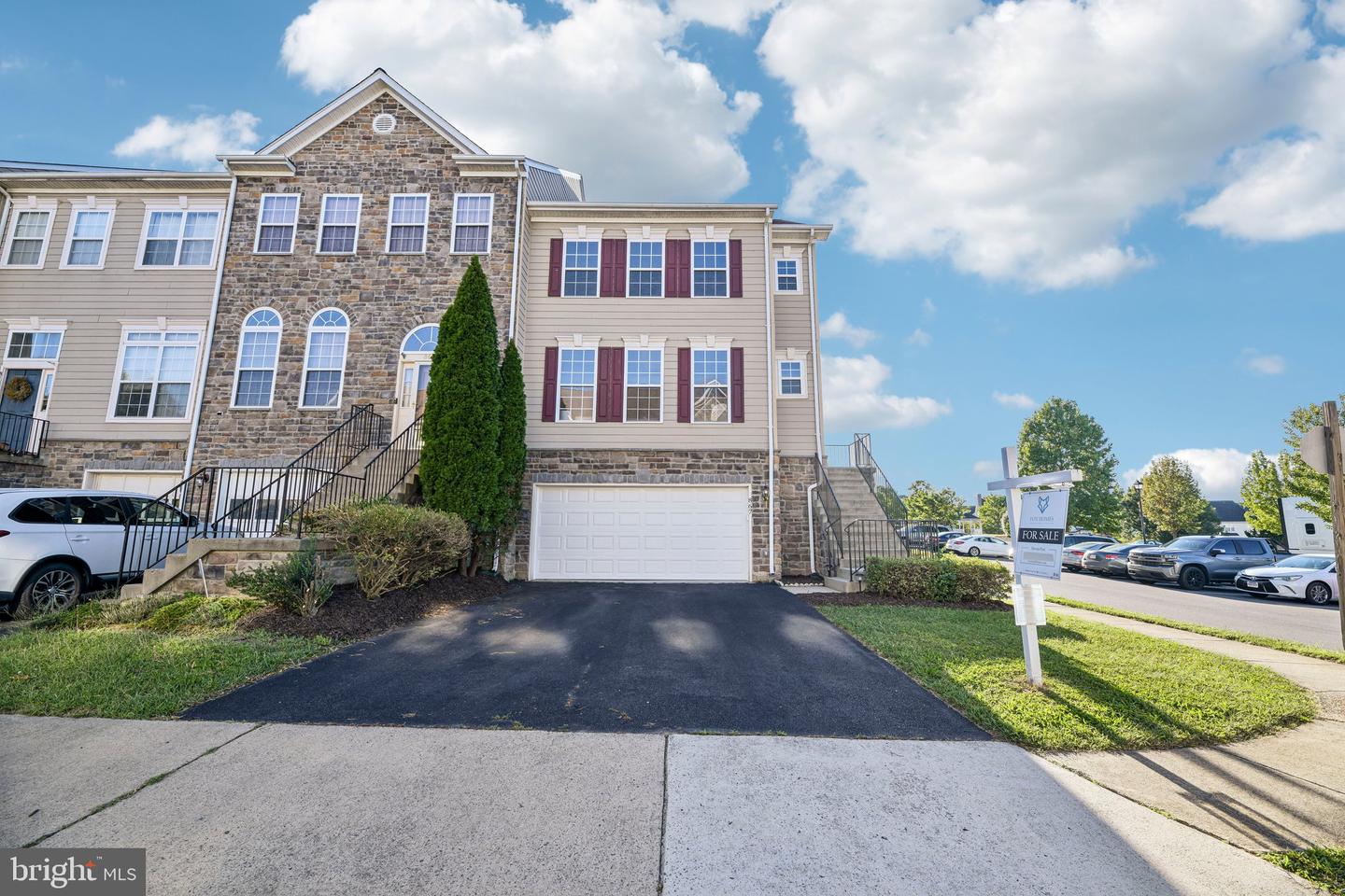 867 Stonefield Sq Ne Property Photo 1