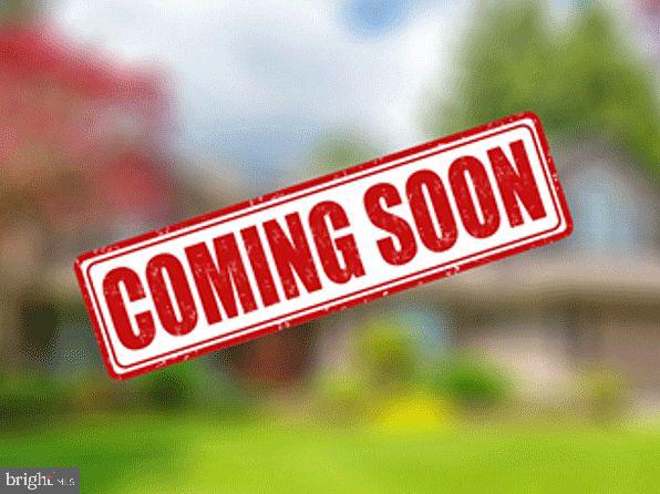 846 Valemount Ter Ne Property Photo 1