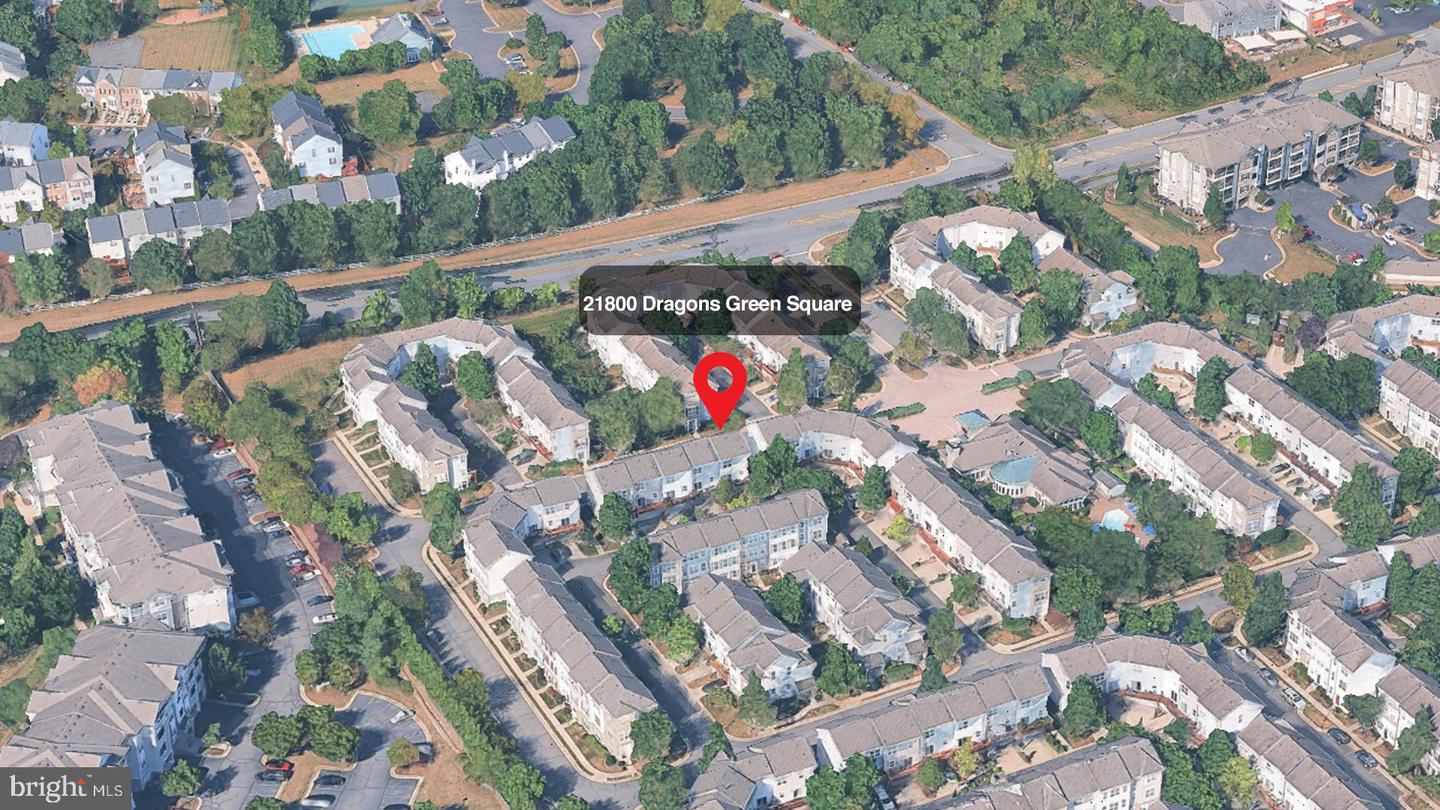 21800 Dragons Green Sq Property Photo 2