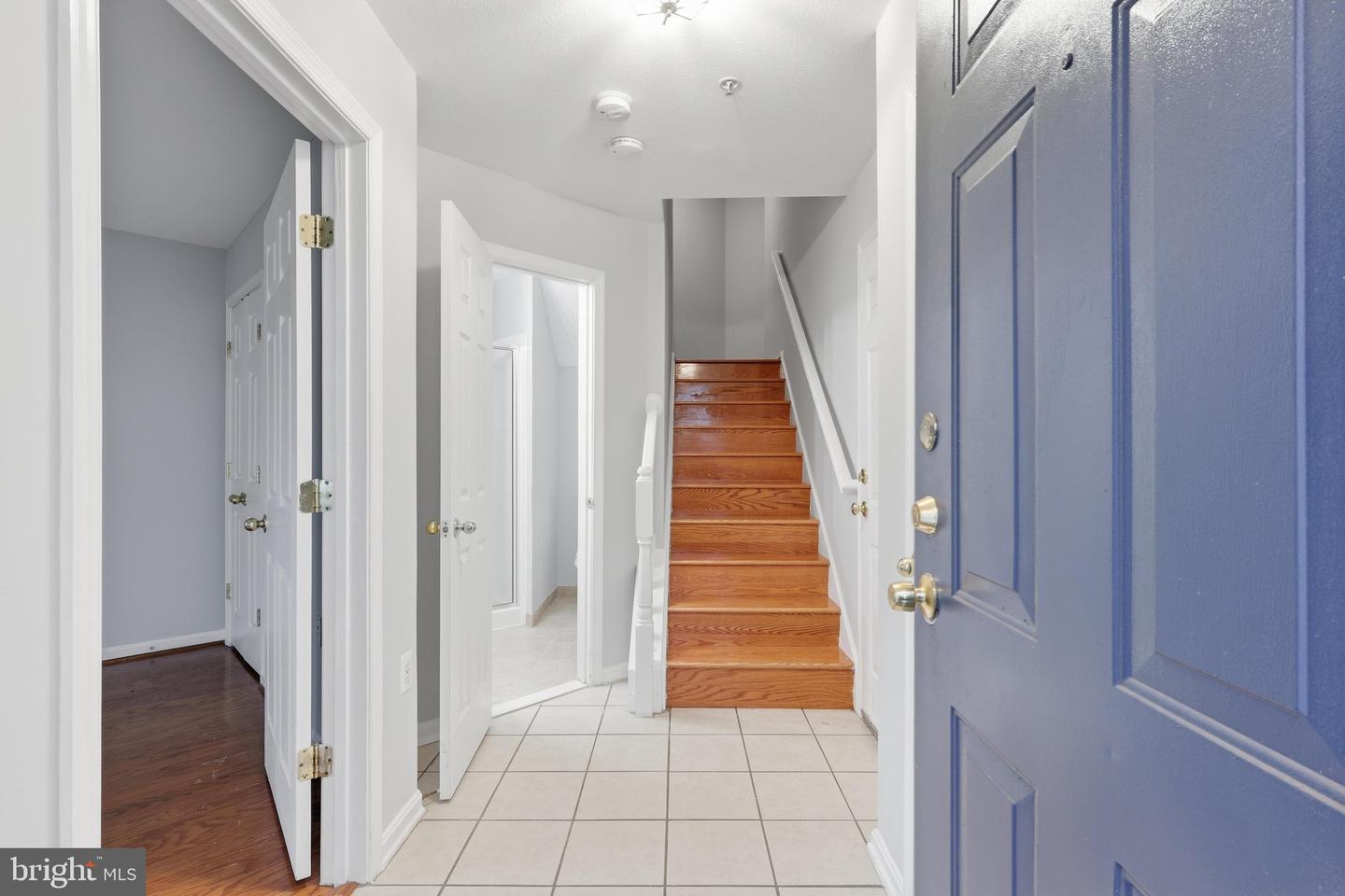 21800 Dragons Green Sq Property Photo 3