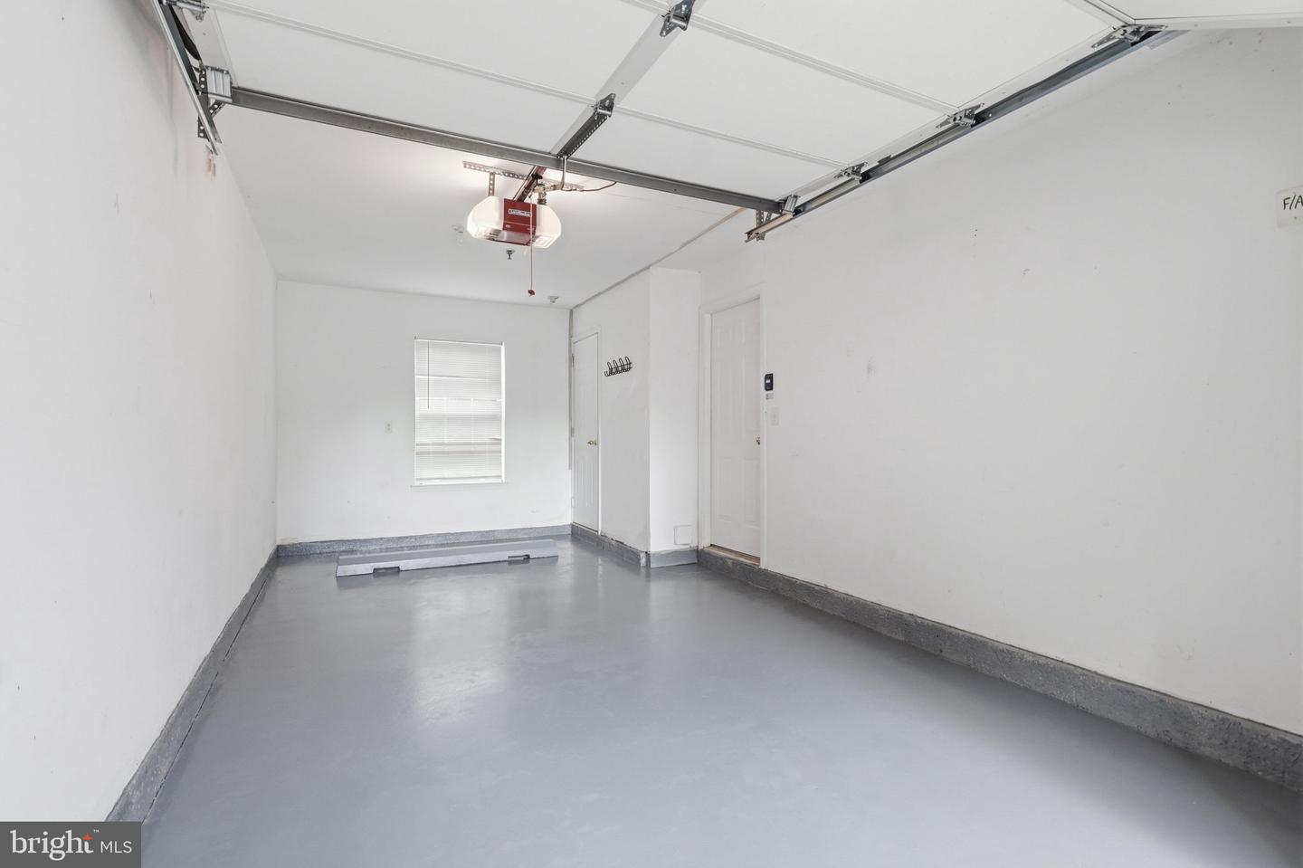 21800 Dragons Green Sq Property Photo 6