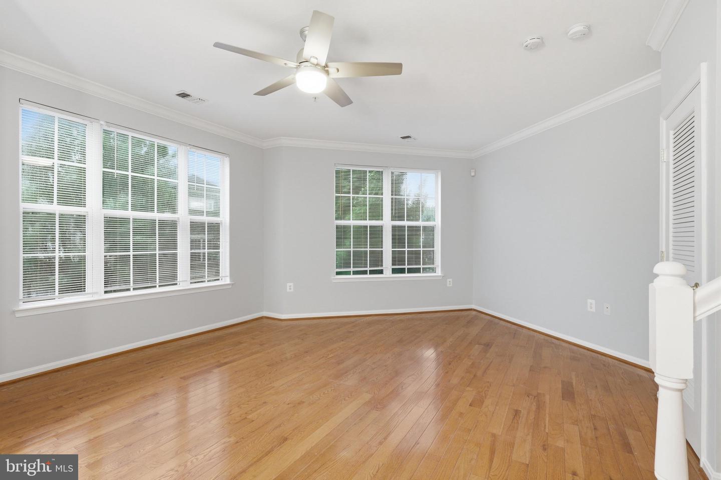 21800 Dragons Green Sq Property Photo 7