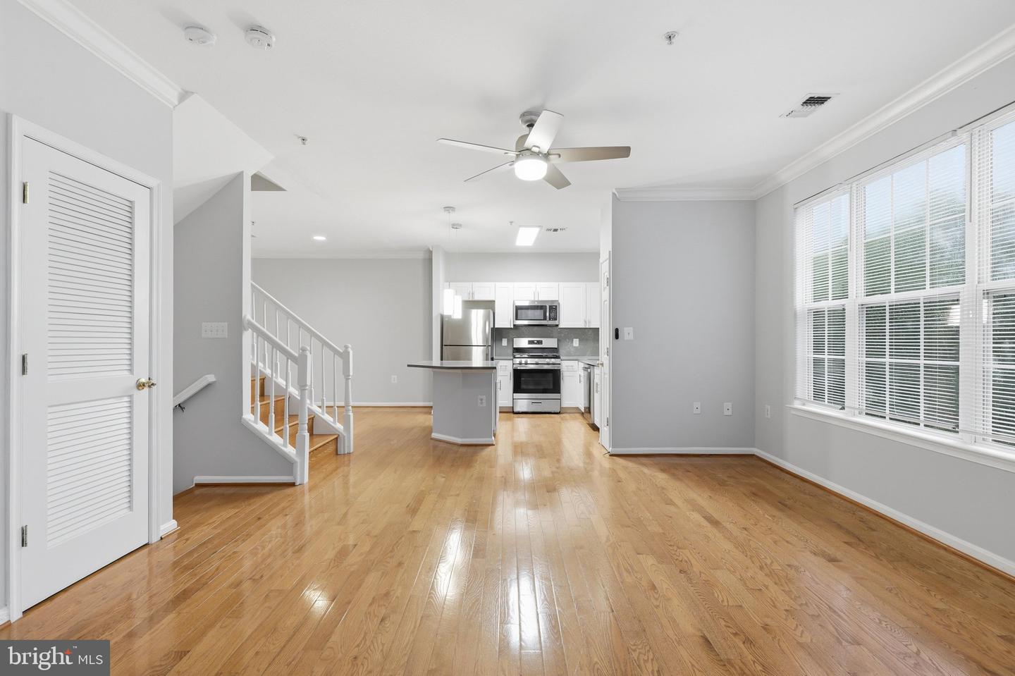 21800 Dragons Green Sq Property Photo 8