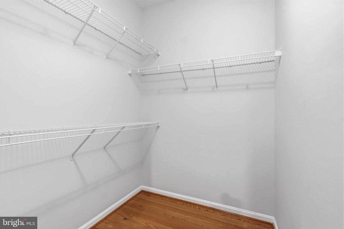 21800 Dragons Green Sq Property Photo 15