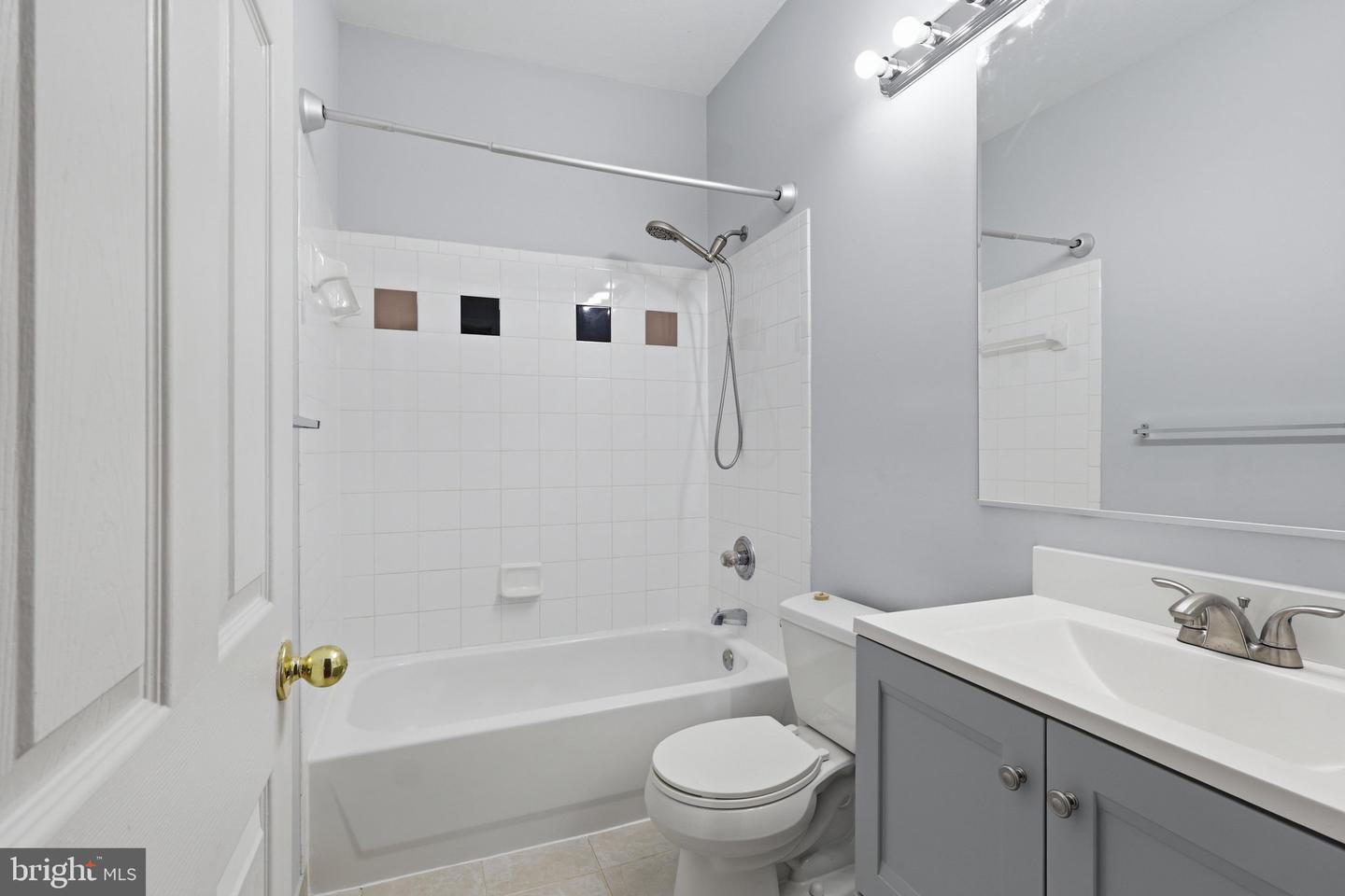 21800 Dragons Green Sq Property Photo 16