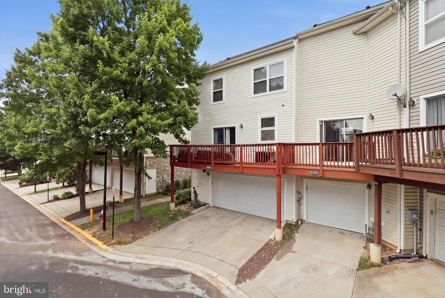 21800 Dragons Green Sq Property Photo 21