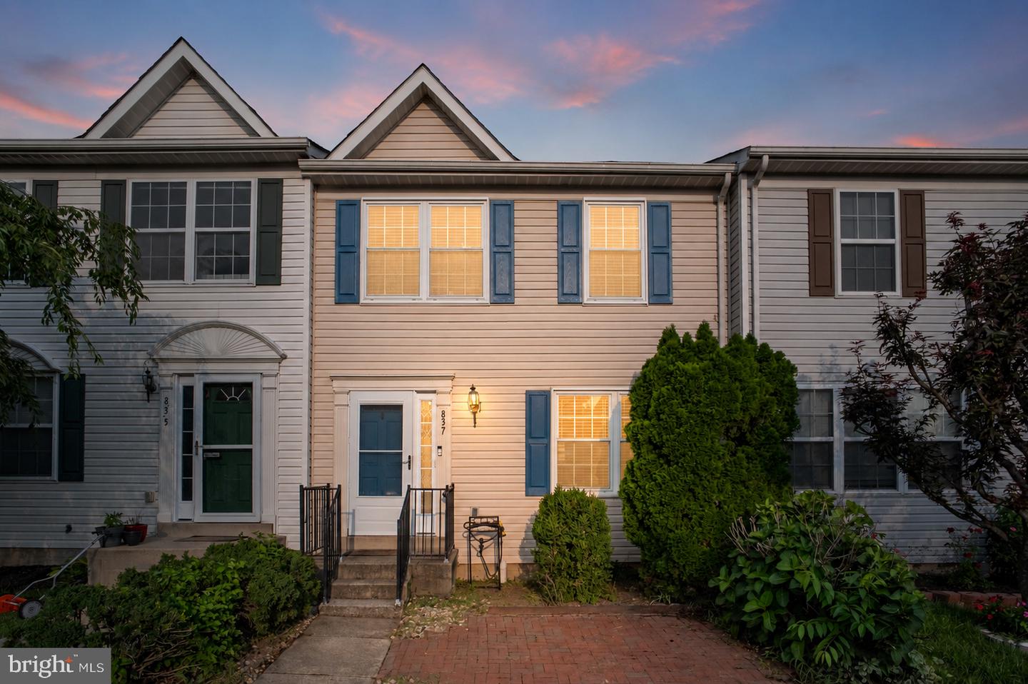 837 Vanderbilt Ter Se Property Photo 1