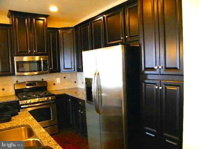 42577 Burbank Ter Property Photo 4