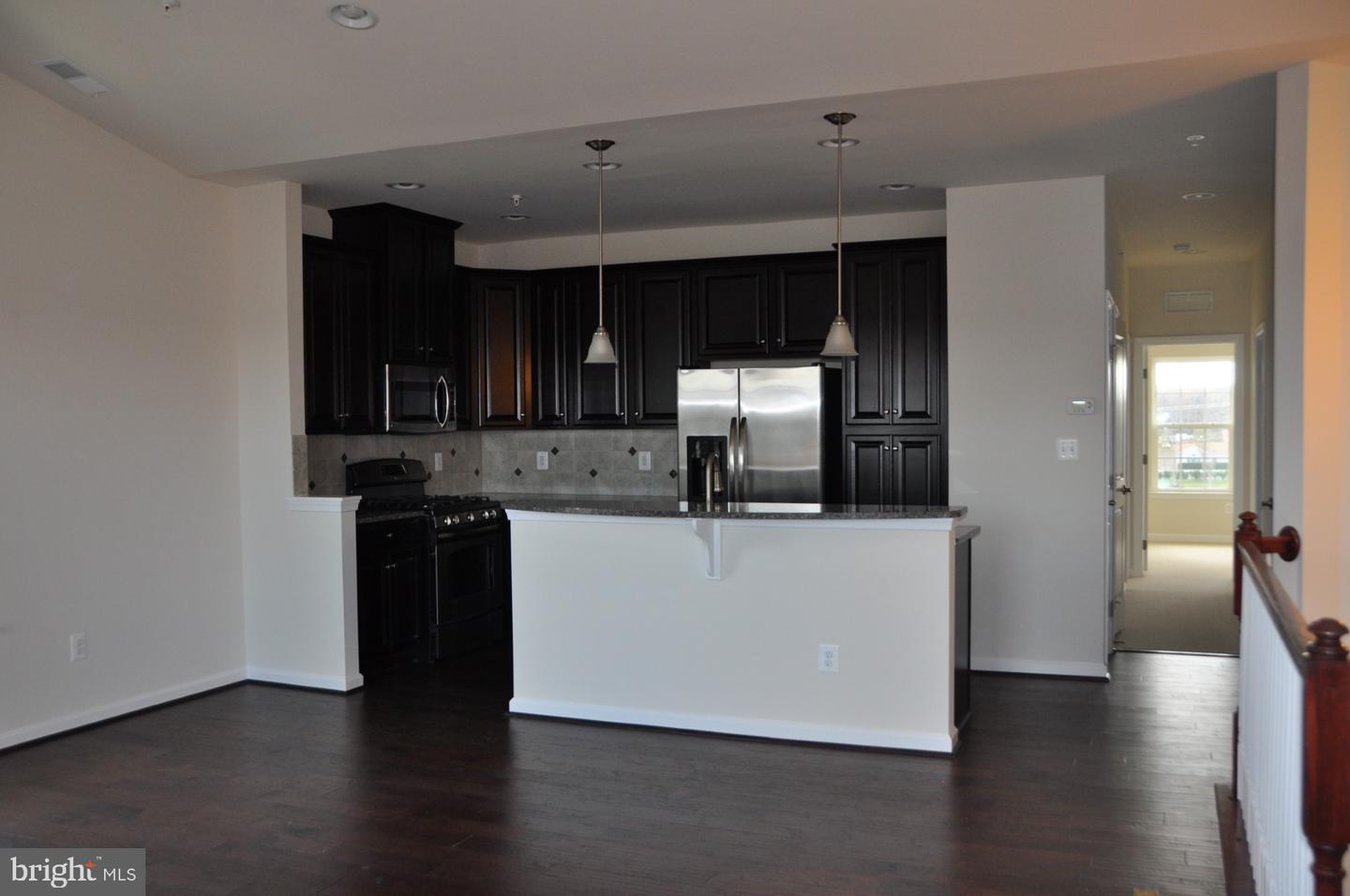42577 Burbank Ter Property Photo 5