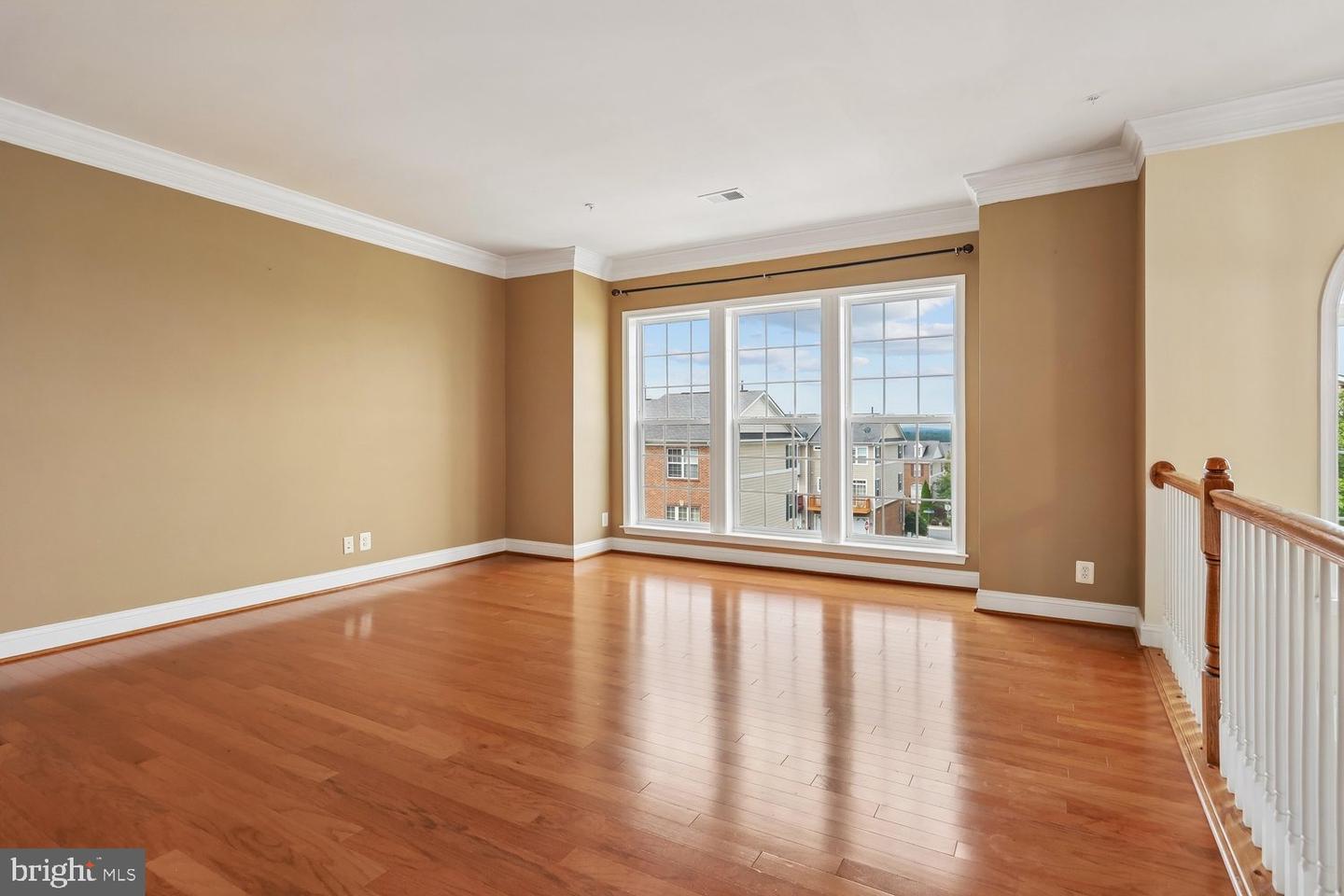 20638 Maitland Ter Property Photo 6